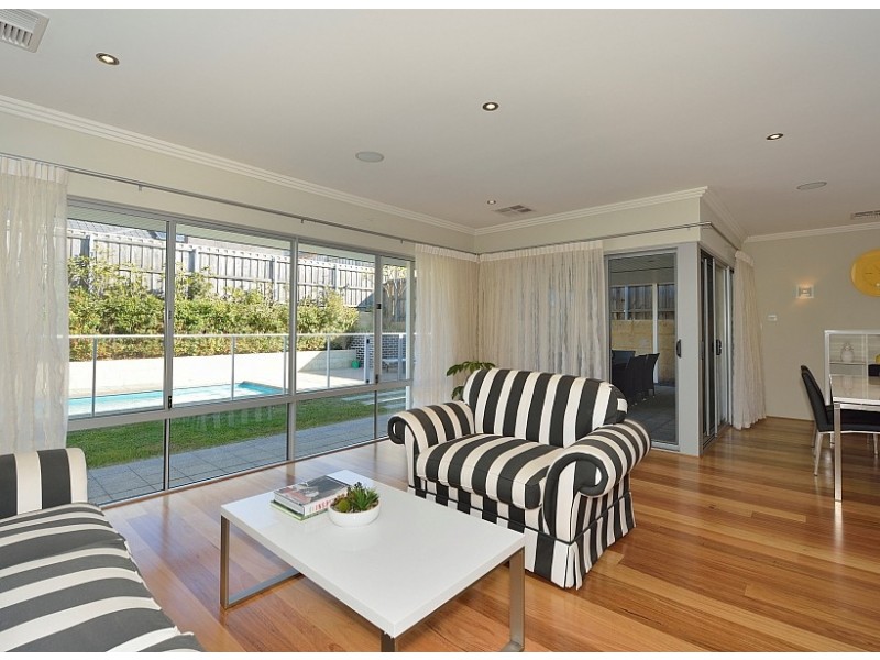 5 Acerosa Boulevard, Halls Head WA 6210