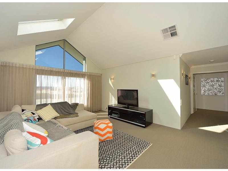 5 Acerosa Boulevard, Halls Head WA 6210