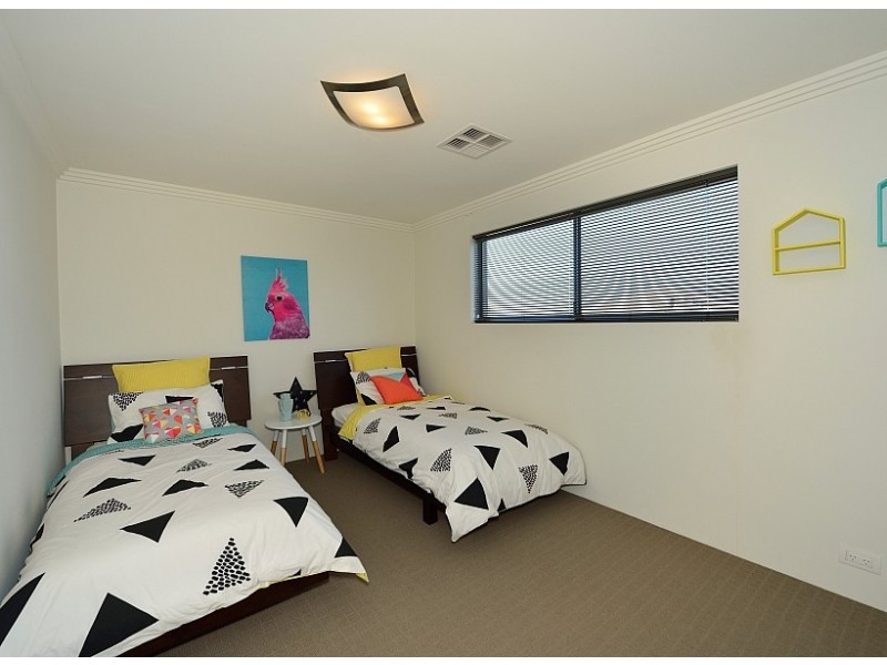 5 Acerosa Boulevard, Halls Head WA 6210