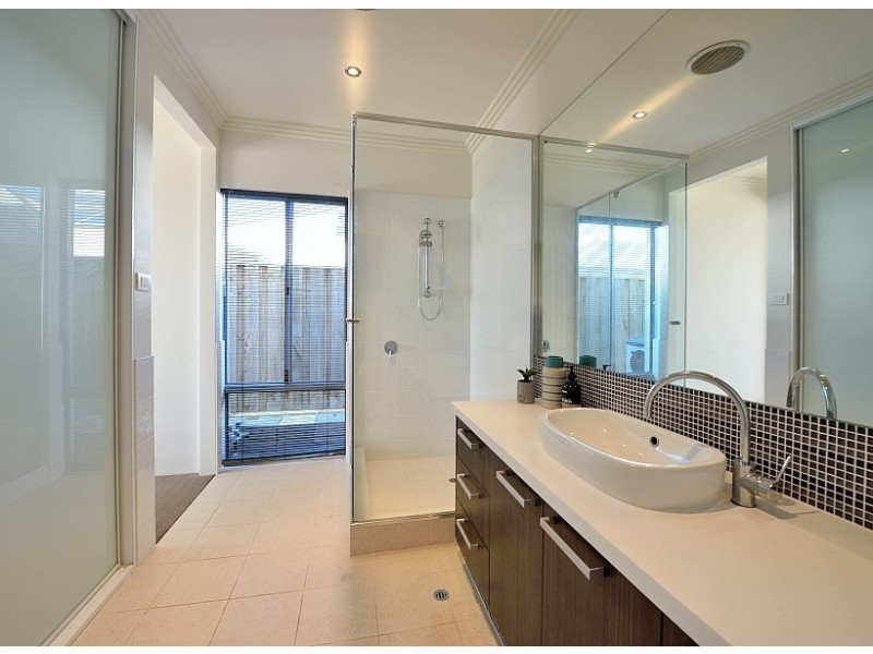 5 Acerosa Boulevard, Halls Head WA 6210