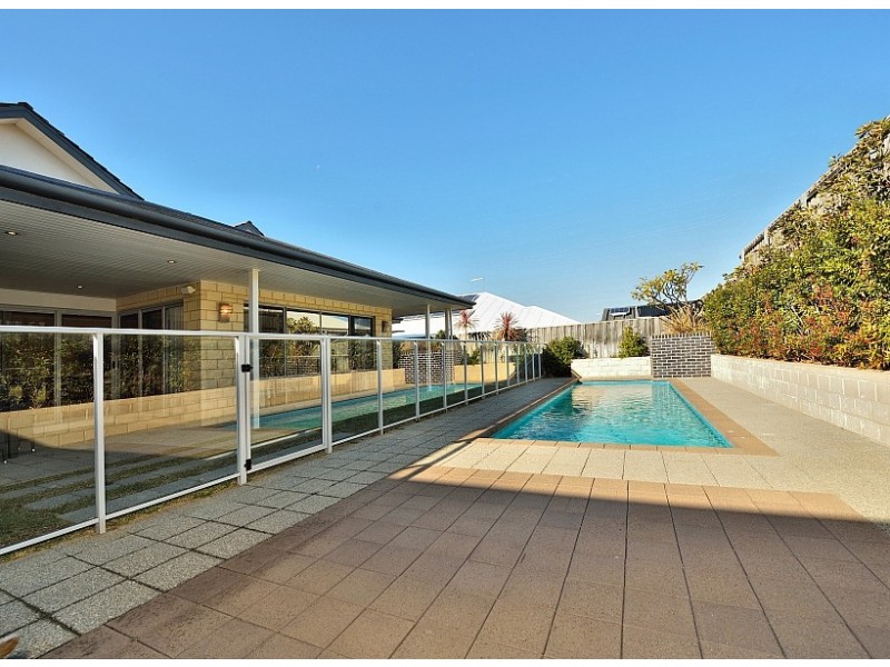 5 Acerosa Boulevard, Halls Head WA 6210