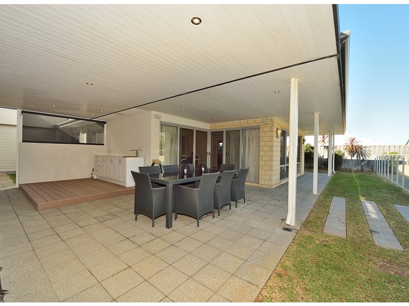 5 Acerosa Boulevard, Halls Head WA 6210