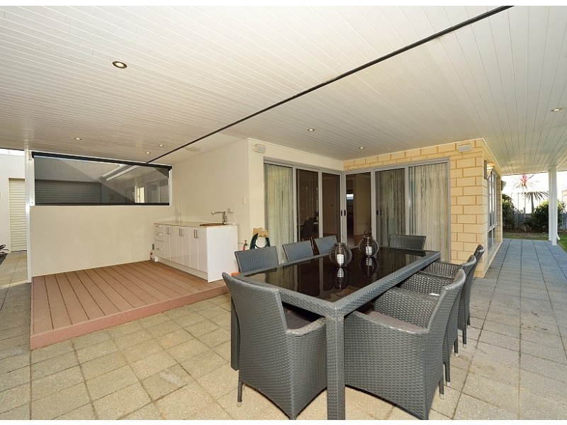 5 Acerosa Boulevard, Halls Head WA 6210