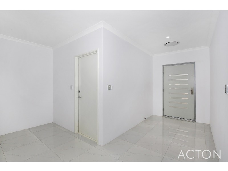 6 Jennerae Bend, Halls Head WA 6210