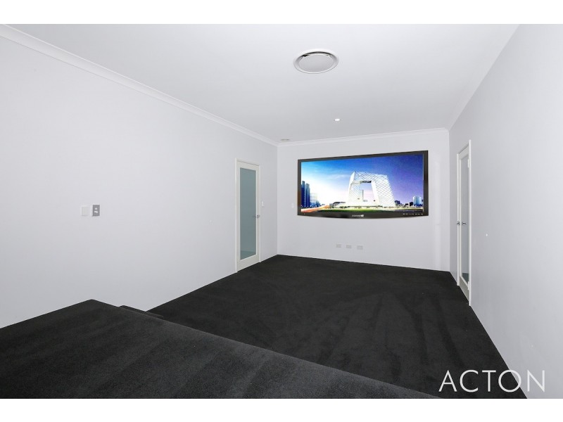 6 Jennerae Bend, Halls Head WA 6210