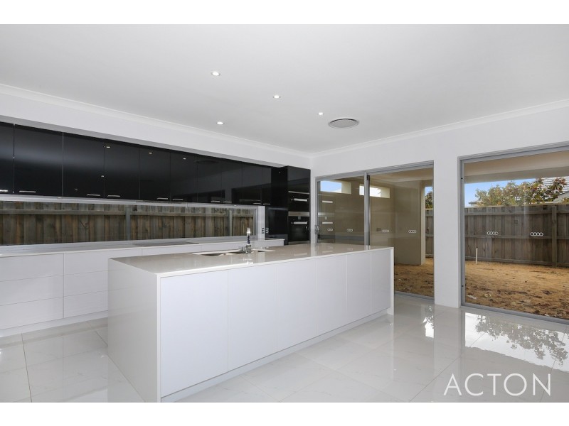 6 Jennerae Bend, Halls Head WA 6210