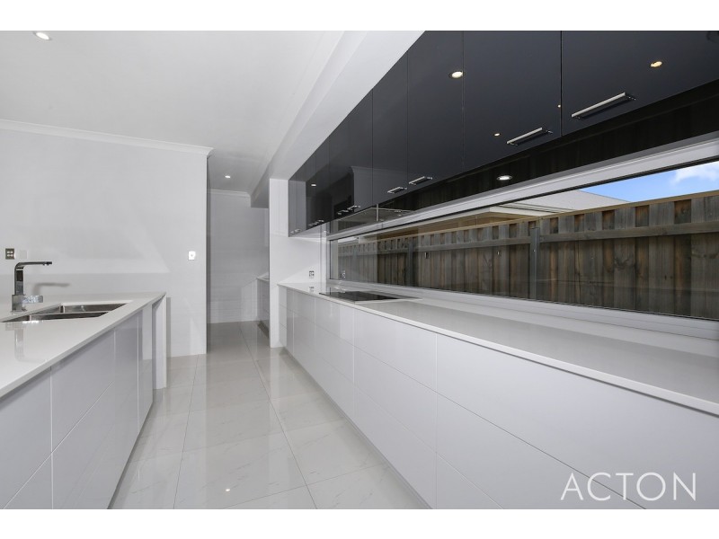 6 Jennerae Bend, Halls Head WA 6210