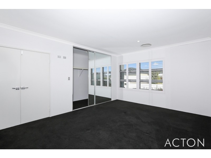 6 Jennerae Bend, Halls Head WA 6210