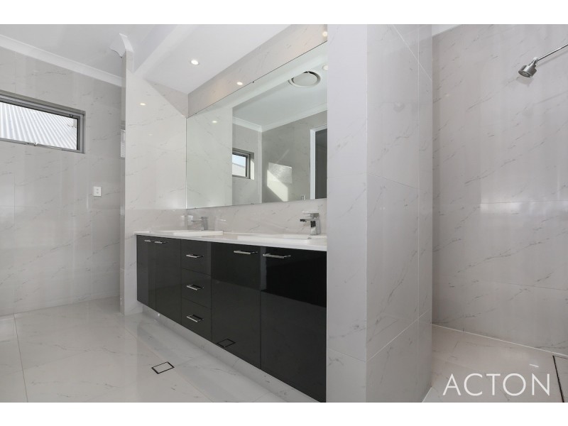 6 Jennerae Bend, Halls Head WA 6210