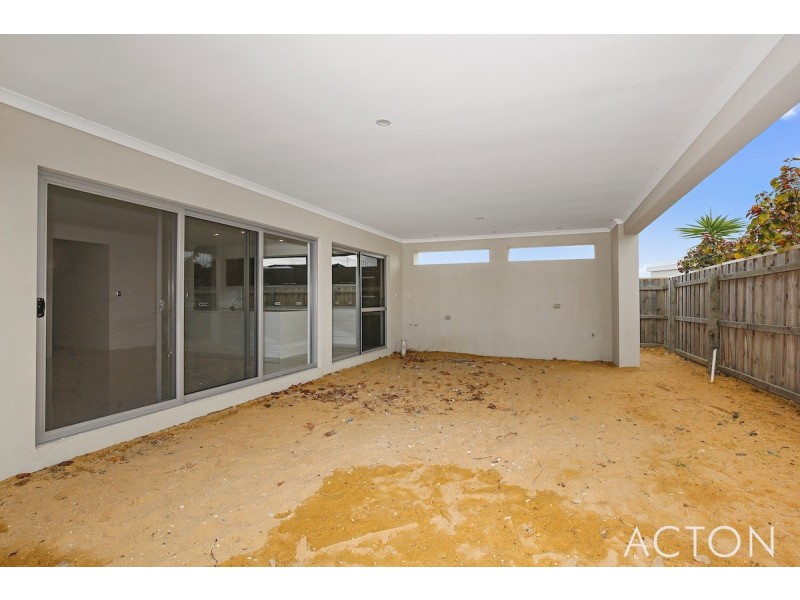 6 Jennerae Bend, Halls Head WA 6210