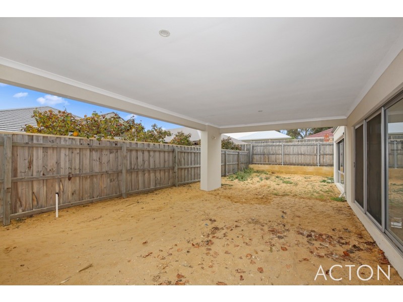 6 Jennerae Bend, Halls Head WA 6210