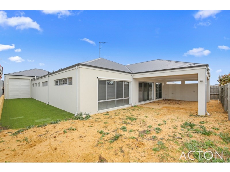 6 Jennerae Bend, Halls Head WA 6210