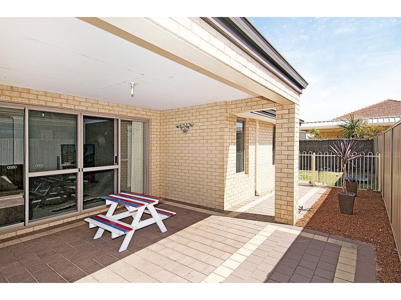 22 Wuralling Pass, Wannanup WA 6210