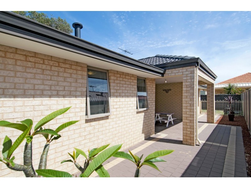 22 Wuralling Pass, Wannanup WA 6210