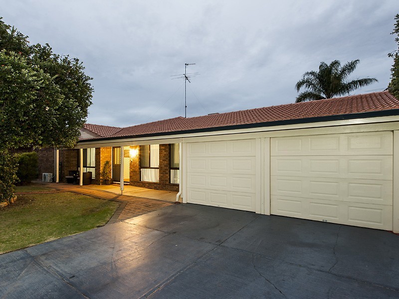 26 Hanson Way, Dudley Park WA 6210