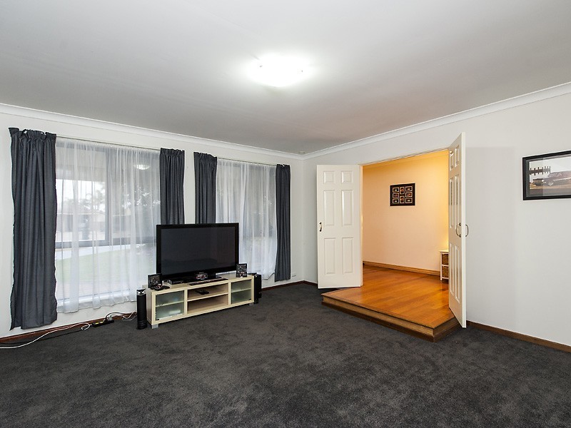 26 Hanson Way, Dudley Park WA 6210