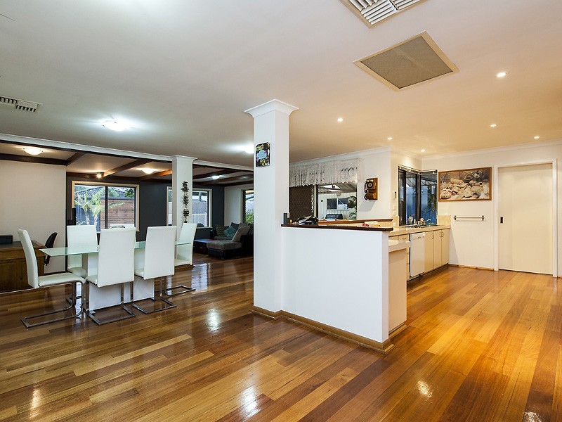 26 Hanson Way, Dudley Park WA 6210