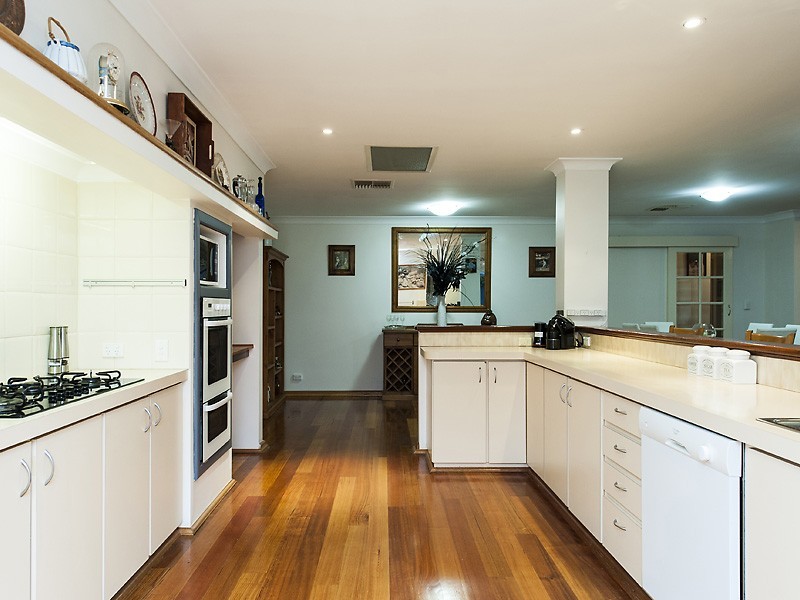 26 Hanson Way, Dudley Park WA 6210