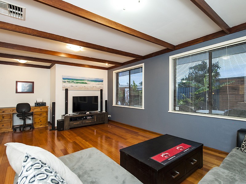 26 Hanson Way, Dudley Park WA 6210