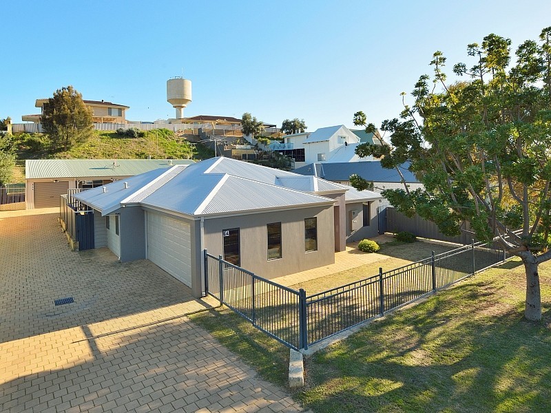 64A Janis Street, Halls Head WA 6210