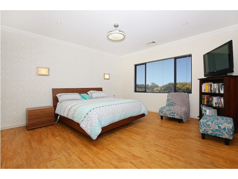 67 Darwin Terrace, Dudley Park WA 6210