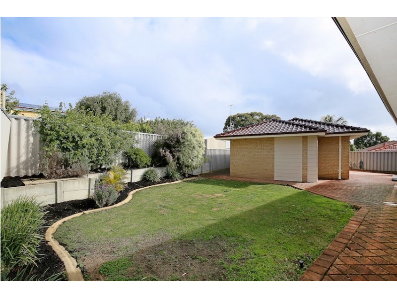 5 Berrigan Row, Halls Head WA 6210