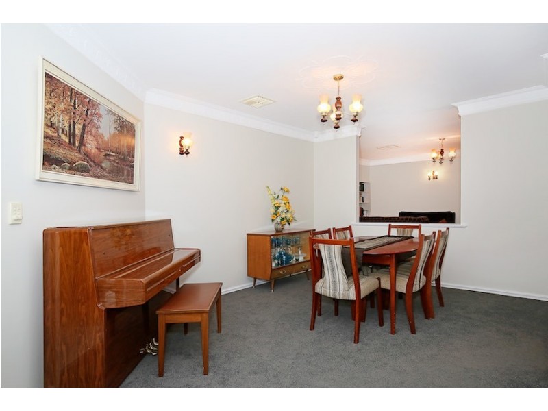 5 Berrigan Row, Halls Head WA 6210