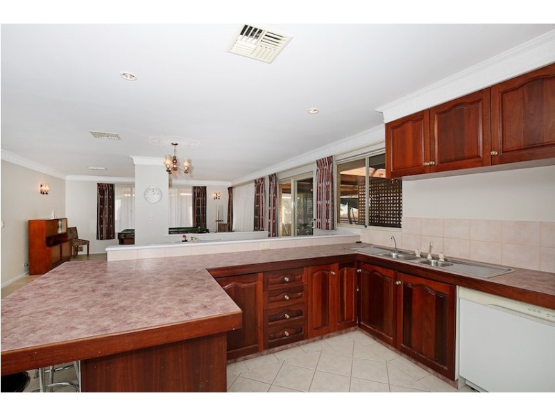 5 Berrigan Row, Halls Head WA 6210