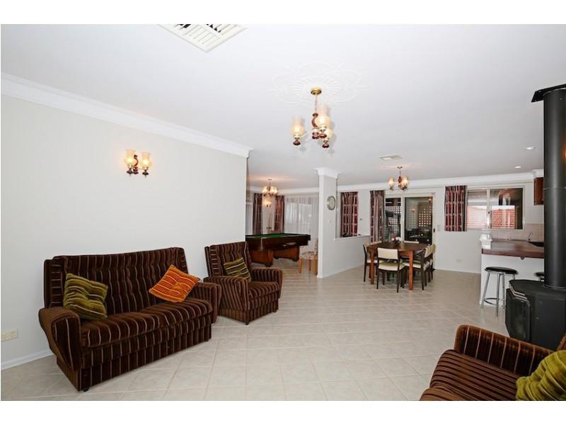 5 Berrigan Row, Halls Head WA 6210