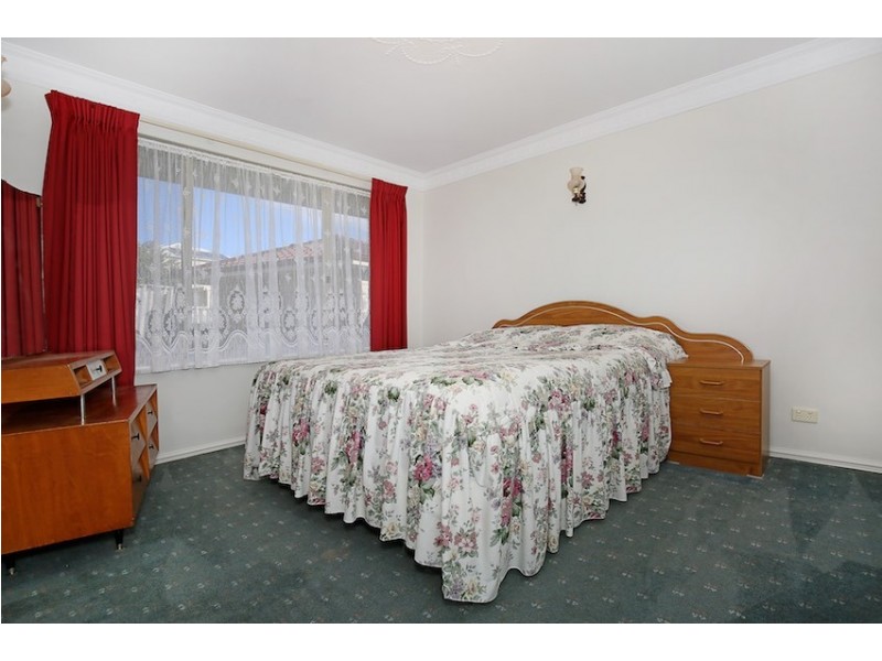 5 Berrigan Row, Halls Head WA 6210
