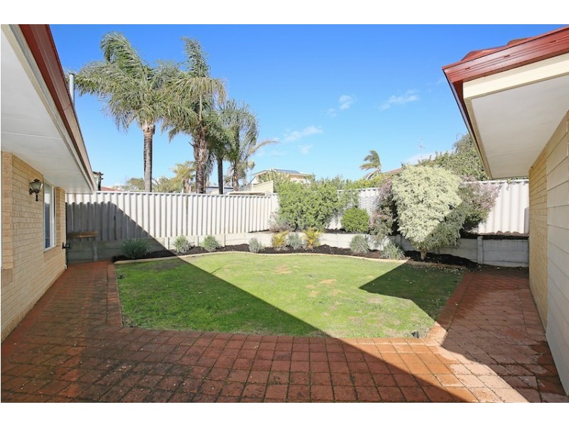5 Berrigan Row, Halls Head WA 6210