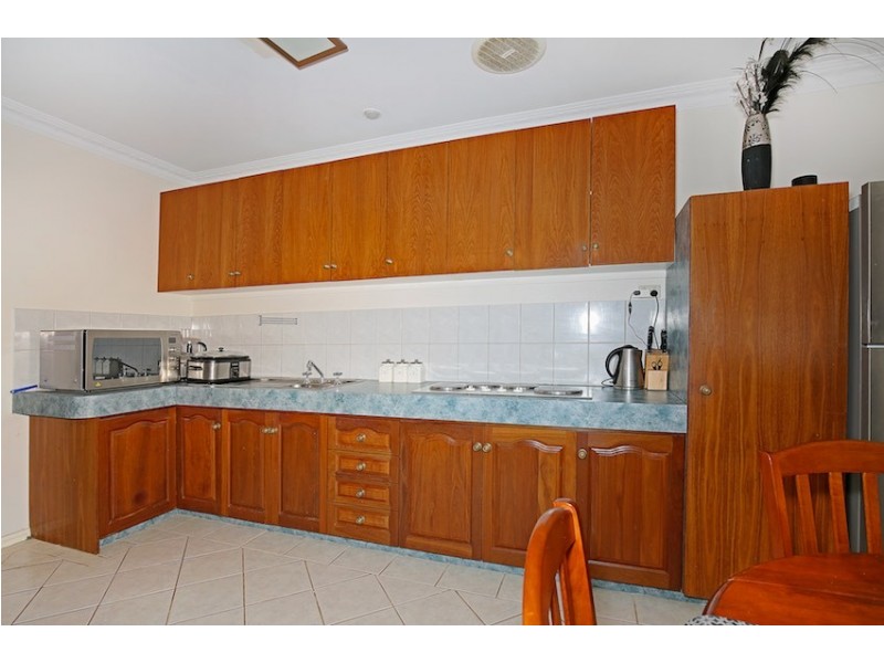 5 Berrigan Row, Halls Head WA 6210