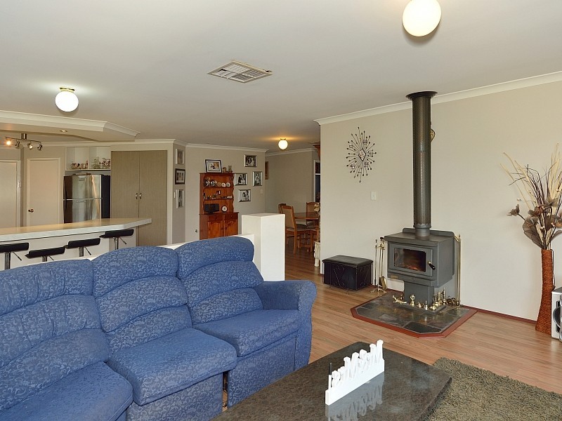 4 Goldseeker Loop, Ravenswood WA 6208