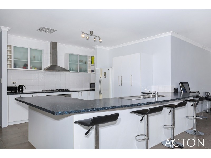 5 Pictum Way, Halls Head WA 6210