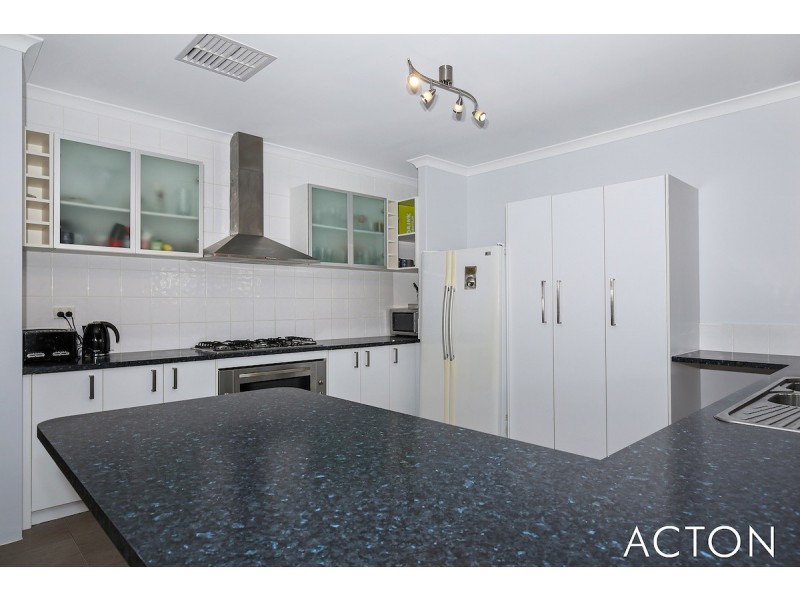 5 Pictum Way, Halls Head WA 6210