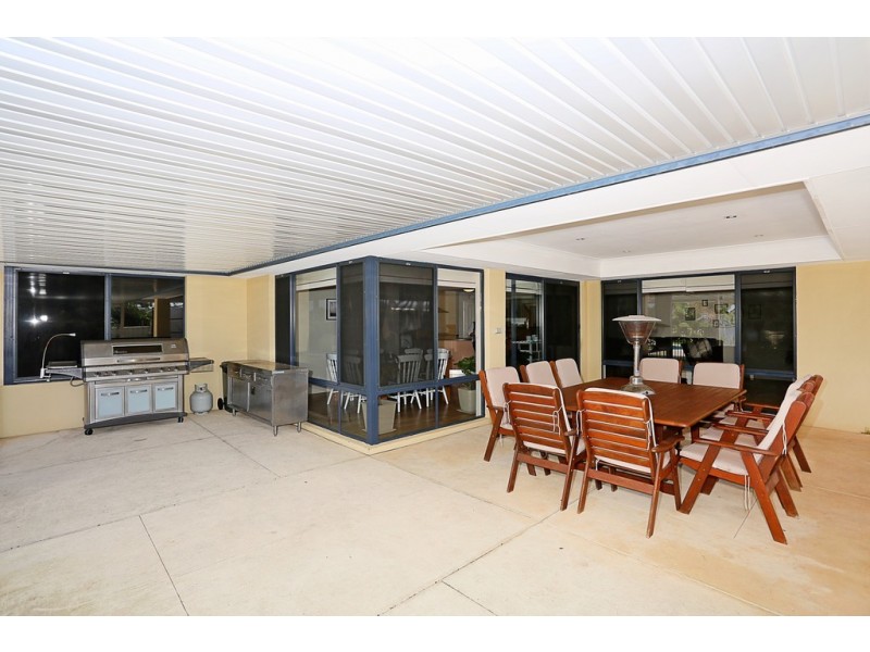 5 Wirra Lane, Lakelands WA 6180