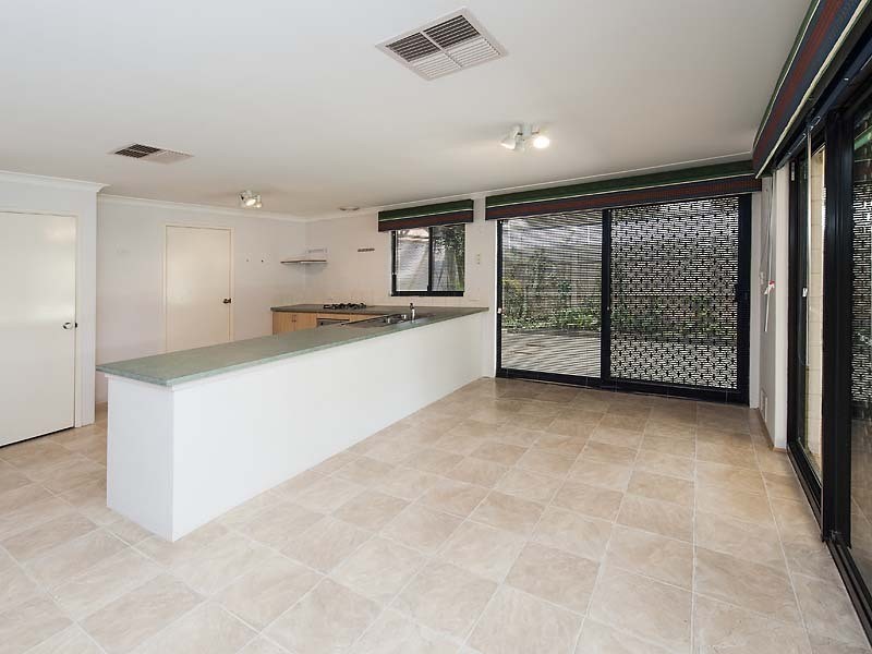 206 Peelwood Parade, Halls Head WA 6210