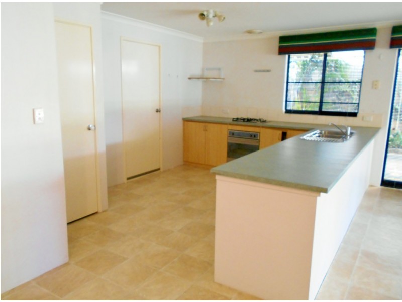206 Peelwood Parade, Halls Head WA 6210