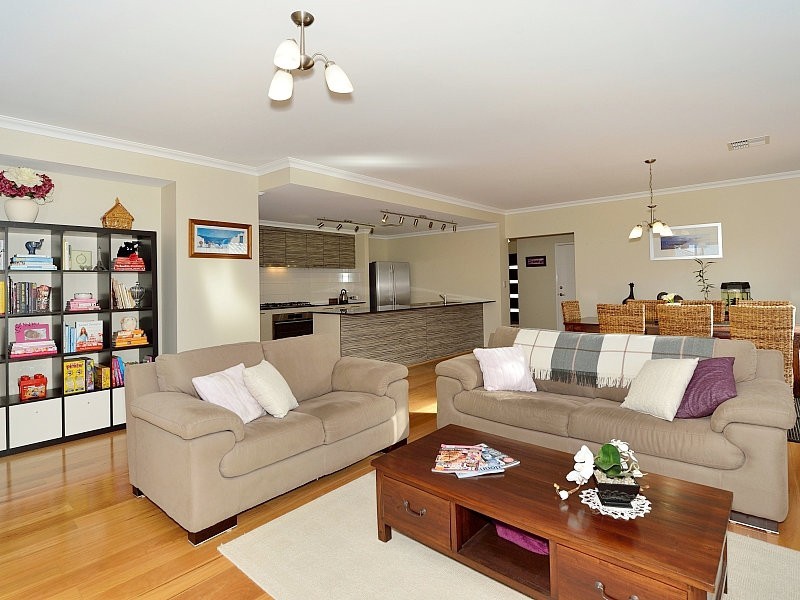 10 Brassii Link, Halls Head WA 6210