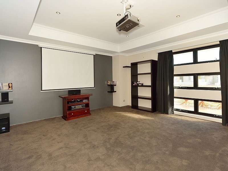 10 Brassii Link, Halls Head WA 6210