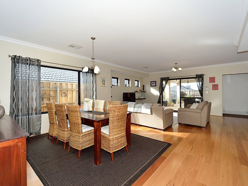 10 Brassii Link, Halls Head WA 6210