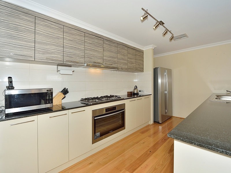 10 Brassii Link, Halls Head WA 6210