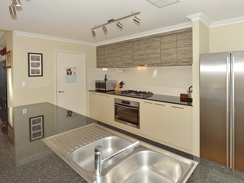 10 Brassii Link, Halls Head WA 6210