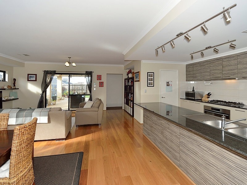 10 Brassii Link, Halls Head WA 6210