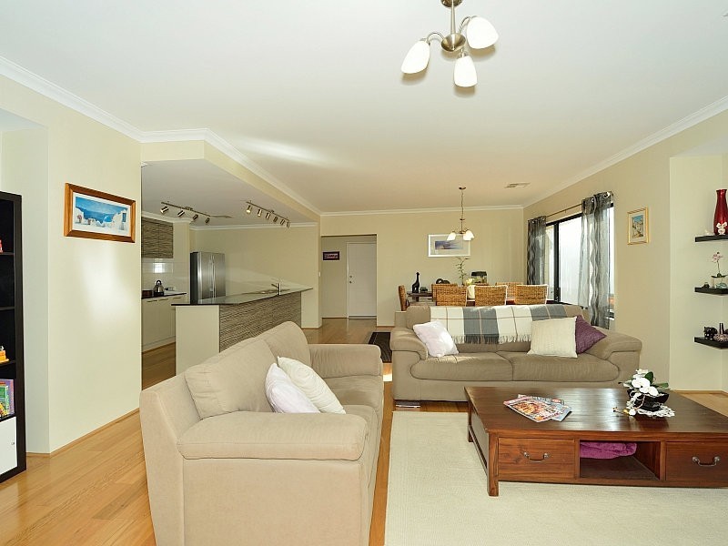 10 Brassii Link, Halls Head WA 6210