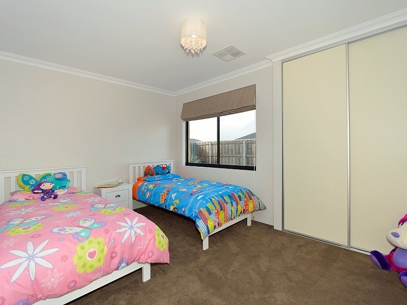 10 Brassii Link, Halls Head WA 6210