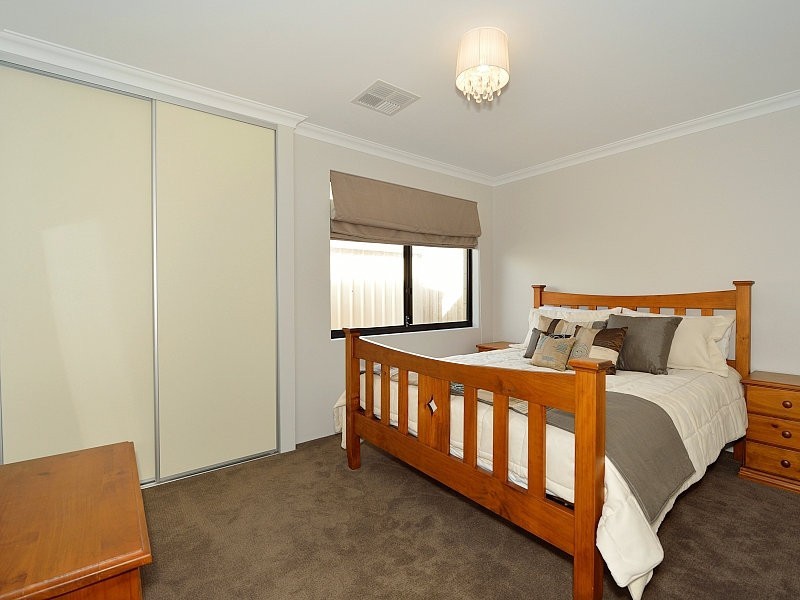 10 Brassii Link, Halls Head WA 6210