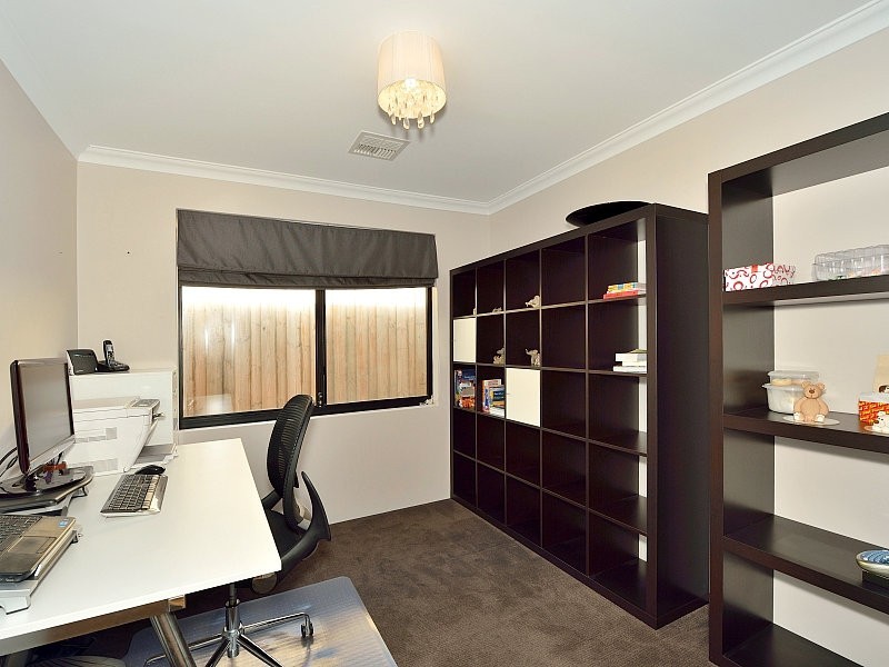 10 Brassii Link, Halls Head WA 6210