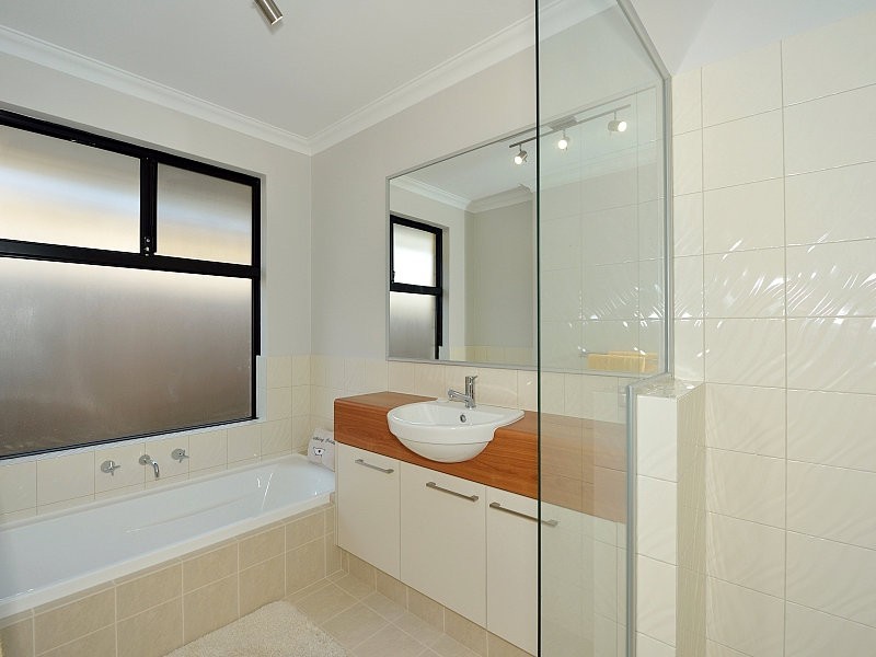 10 Brassii Link, Halls Head WA 6210