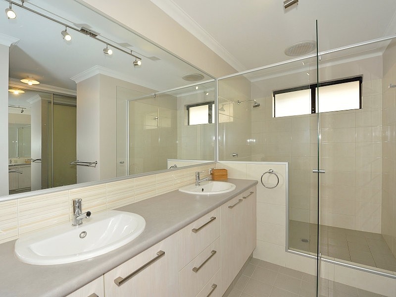 10 Brassii Link, Halls Head WA 6210